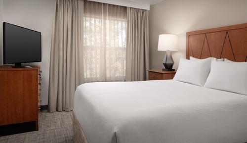 Suite, 2 Bedrooms, Non Smoking (Mobility Accessible, Roll-in Shower)