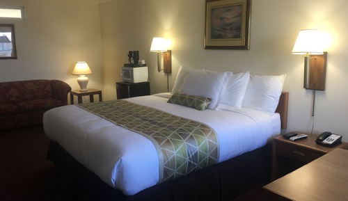 Deluxe Room, 1 King Bed (No Pets)