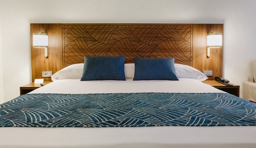 Double Room, Partial Ocean View (C)