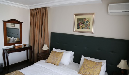 Deluxe Suite