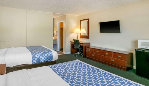 Standard Room, 2 Queen Beds, Non Smoking