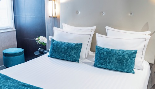 Classic Upper Floor Accommodation - City View