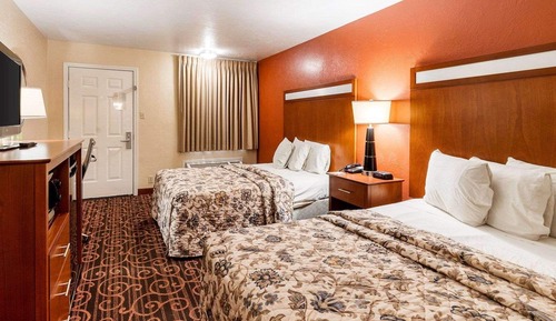 Standard Room, 2 Queen Beds, Smoking