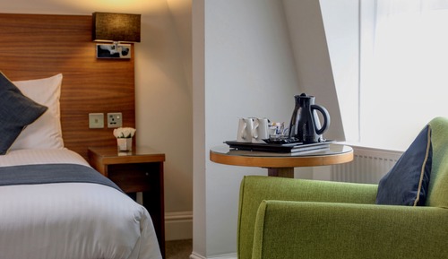 Superior Room, 1 Queen Bed, Non Smoking (Converts to 2 Twin Beds)