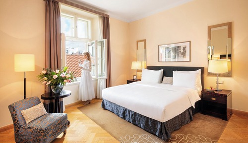 Deluxe Room, 1 King Bed