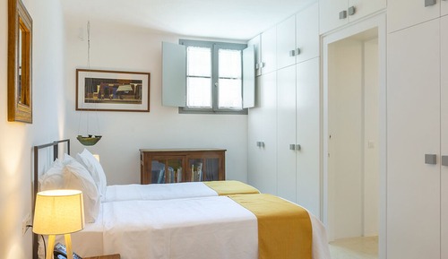 Room (Maisonette)