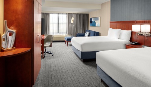 Executive Room, 2 Queen Beds (Mobility/Hearing Access, Roll-In Shwr)