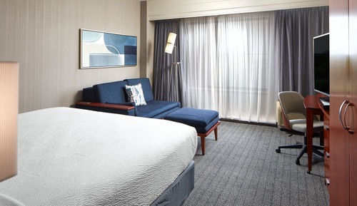 Room, 1 King Bed with Sofa bed (Mobility/Hearing Accessible, Tub)