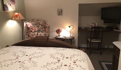 Deluxe Double Room, Ensuite, Garden View (Alpine Pink #7)