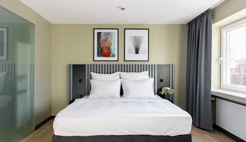 Large Studio with Kitchenette