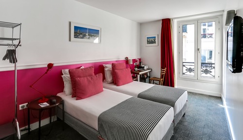 Standard Room with twin beds - Free soft minibar, courtesy tray - Digital press