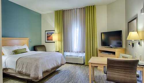 Studio Suite, 1 Queen Bed, Mobility Accessible (Roll-In Shower)