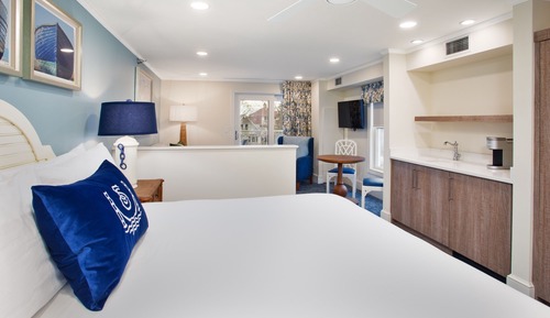 Deluxe Room, 1 Queen Bed with Sofa bed (Summer House Queen)