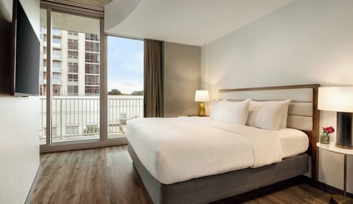 Suite, 1 Bedroom, Balcony (Mobility/Hearing Accessible, Tub)