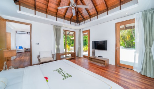Deluxe Sunset Beach Villa with Pool