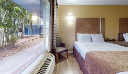 Room, 2 Queen Beds, Non Smoking