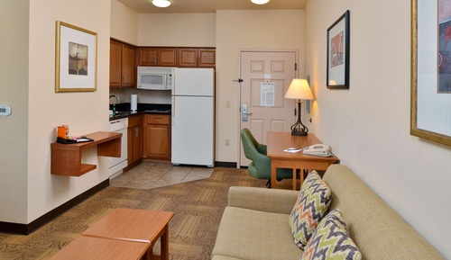 Studio Suite, 1 Queen Bed, Kitchen