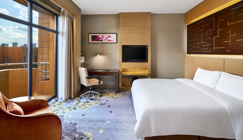 Standard Room, 1 King Bed, Non Smoking, Balcony