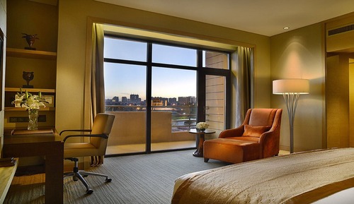 Premium Room, 1 King Bed, Balcony (Lounge Access)
