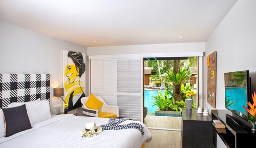 Premier Room, Pool Access