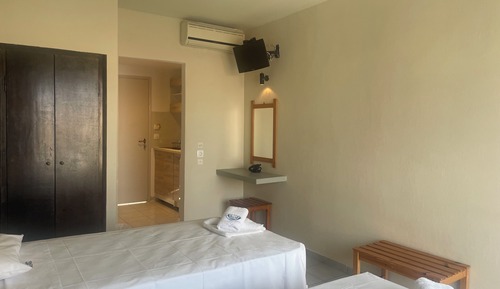 Basic Studio, 1 Bedroom, Balcony, Mountain View