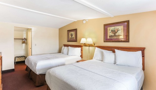 Room, 2 Queen Beds, Non Smoking