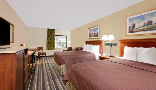 Standard Room, Multiple Beds, Pool View