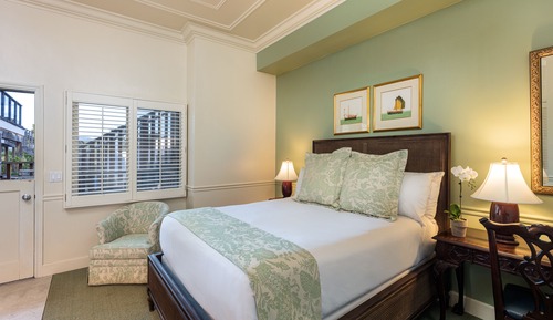 Standard Room, 1 Queen Bed