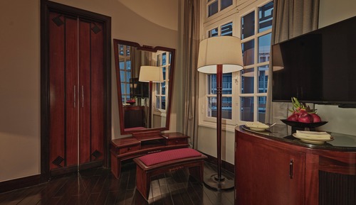 Colonial Suite