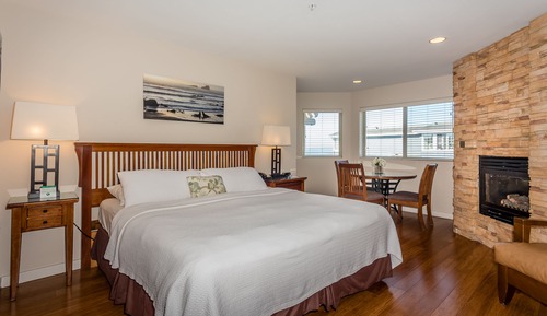 Room, 1 King Bed, Partial Ocean View (Upstairs)