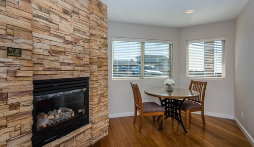 Room, 1 King Bed, Partial Ocean View, Ground Floor