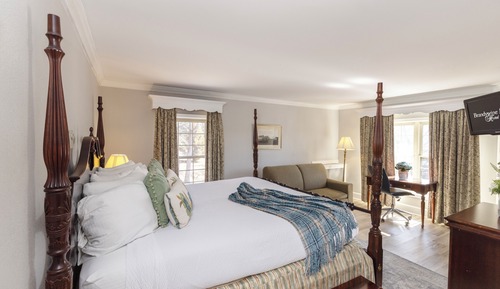 King Fireside Jetted Tub Suite