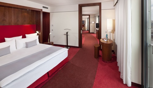 Panoramic Suite (The Level, Executive Lounge Access)