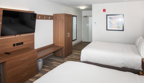 Suite, 1 King Bed, Accessible Bathtub (Communications)
