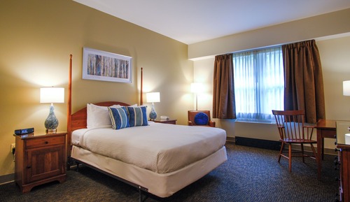 Standard Room, 1 Queen Bed, Mobility Accessible