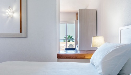 Club Studio, Sea View