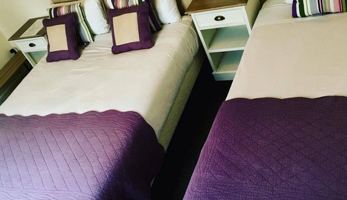 Triple Room, Bathtub