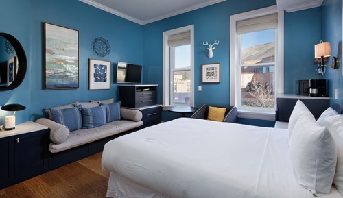 Deluxe Room, 1 Queen Bed (205)