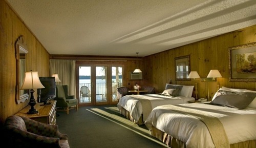 Steamboat Bay Lower Sunrise Villa 2 Queens w/ Balcony on the waters edge