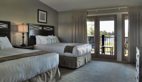 Voyageur Wilson Bay 2 Queen Beds w/ deck or balcony overlooking Wilson Bay