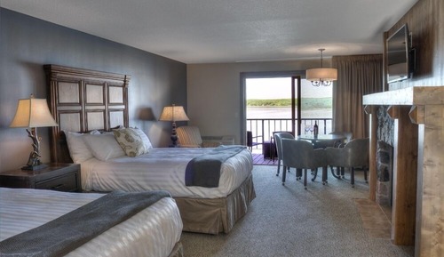 Wilson Bay Sunset Villa 2 Queen beds w/ fireplace and deck or balcony overlooking Wilson Bay