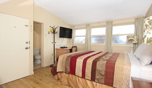 Loft, 1 Queen Bed, City View (Top Floor - 2 flights of stairs)