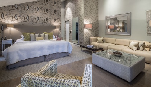 Suite, Garden Area