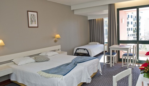 Standard Studio, 3 Twin Beds