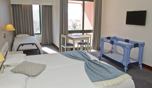 Standard Studio (2 adults + 2 children)