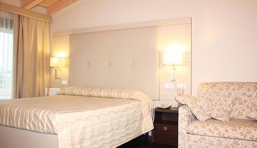 Suite, Lake View
