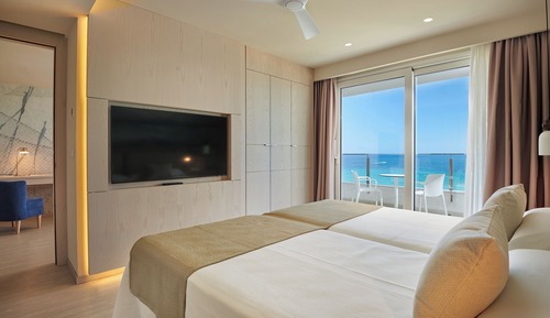 Sea View Suite (2 adults + 1 child)