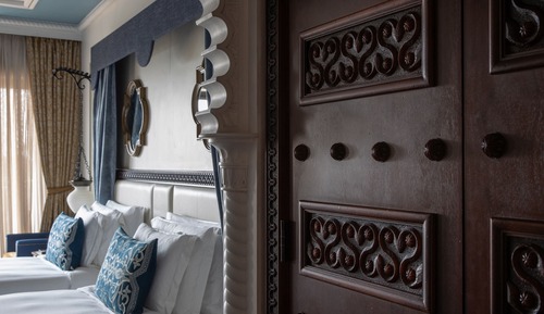 Arabian, Club Room