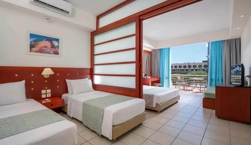 Economy Family Room with Land View (5 persons)