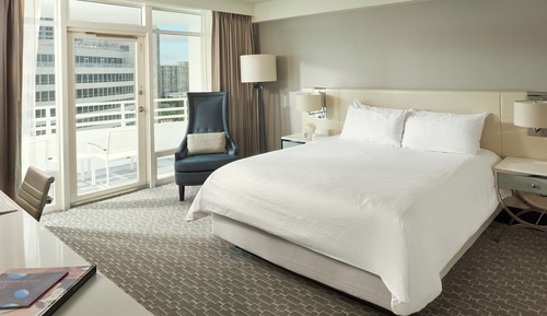 Deluxe Bayview Balcony Room, 1 King Bed